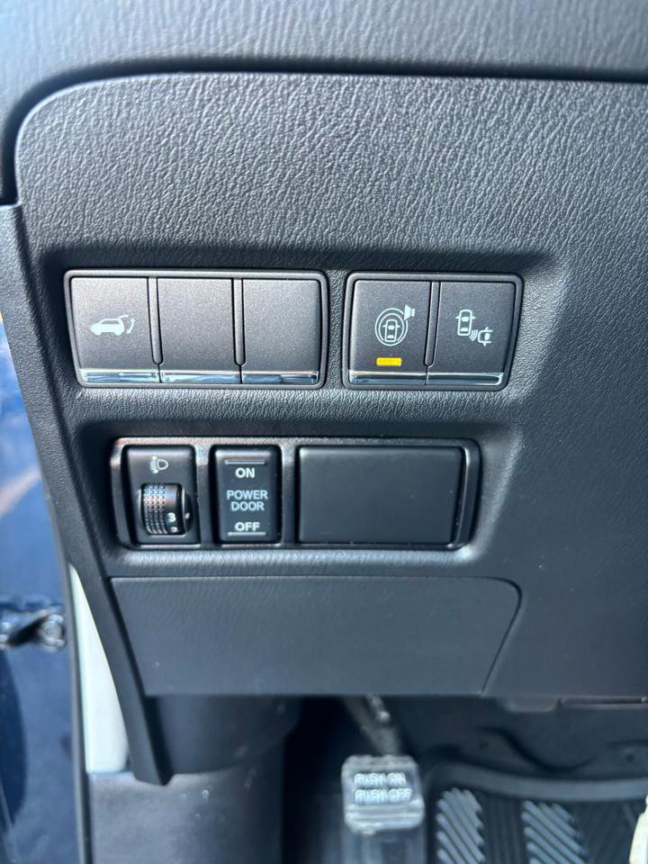 Used 2017 INFINITI QX80 4WD w/ Driver Assistance Package image 10