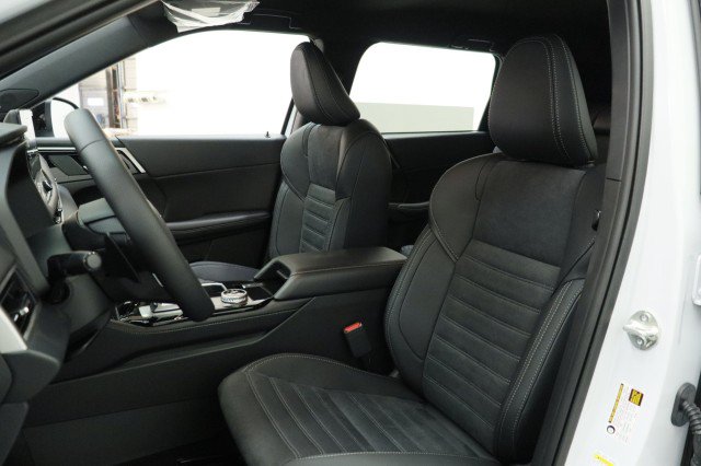New 2026 Mitsubishi Outlander LE FWD image 7