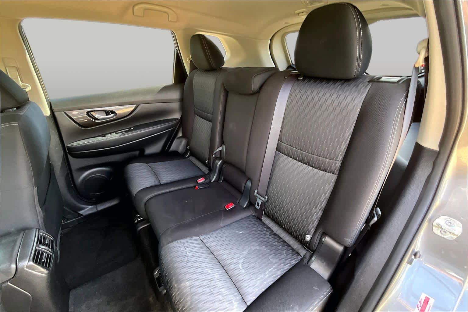 Used 2019 Nissan Rogue SV w/ Premium Package FWD image 21