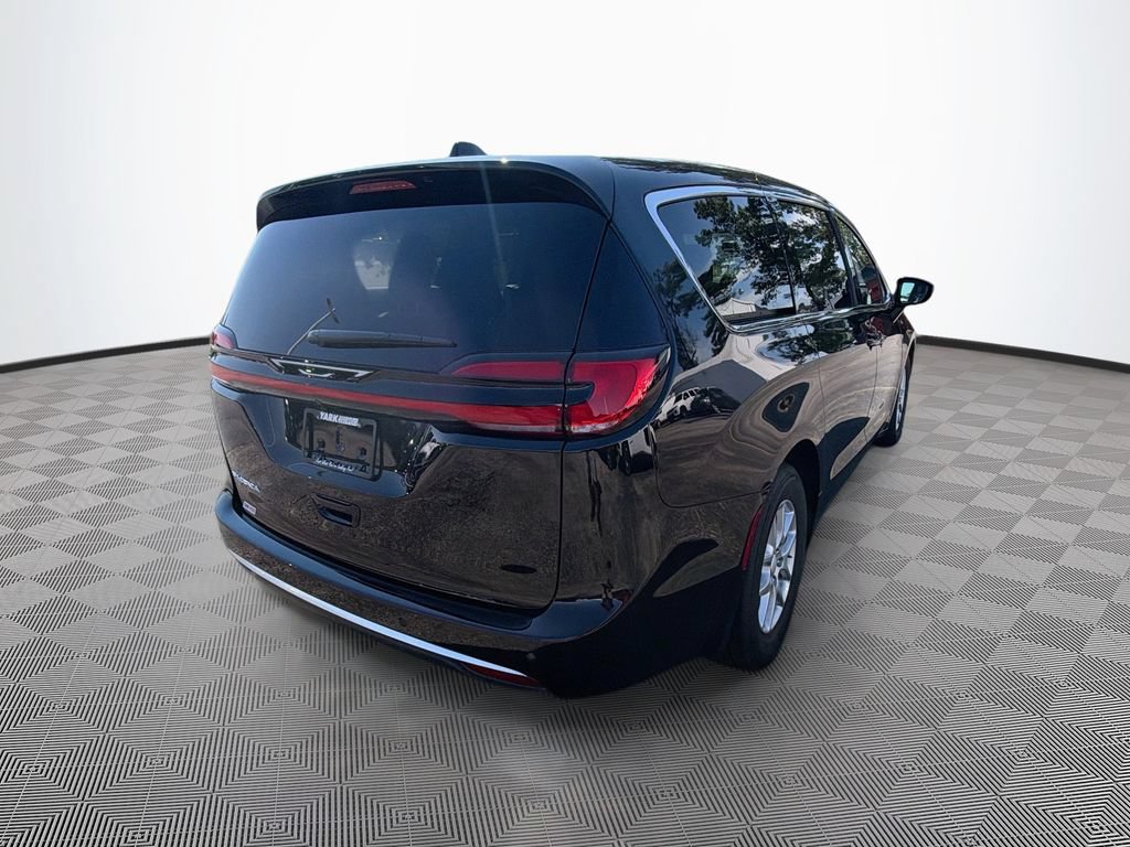 New 2027 Chrysler Pacifica Select FWD image 9