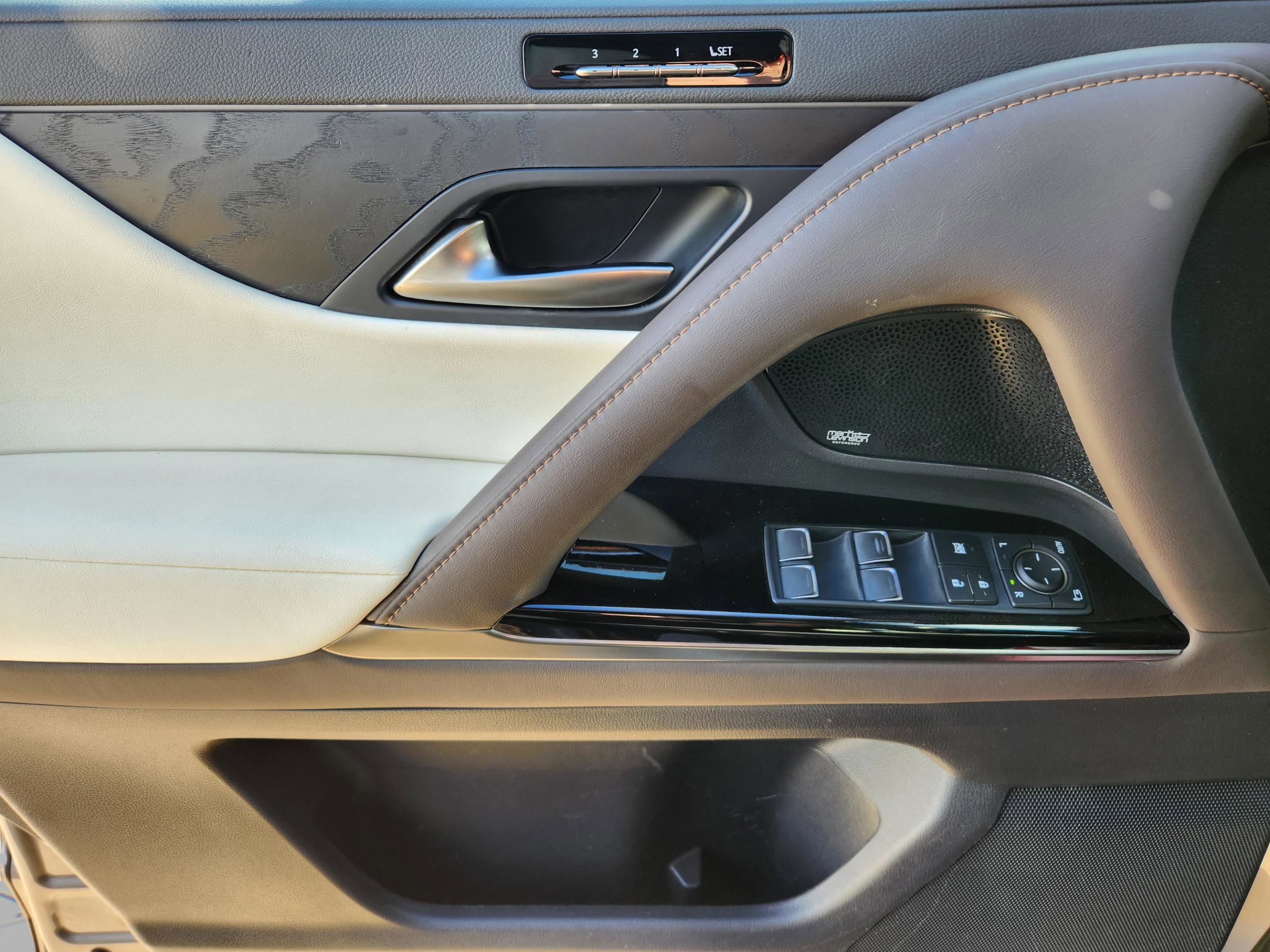 Used 2023 Lexus LX 600 4WD w/ Accessory Package (Z1) image 18