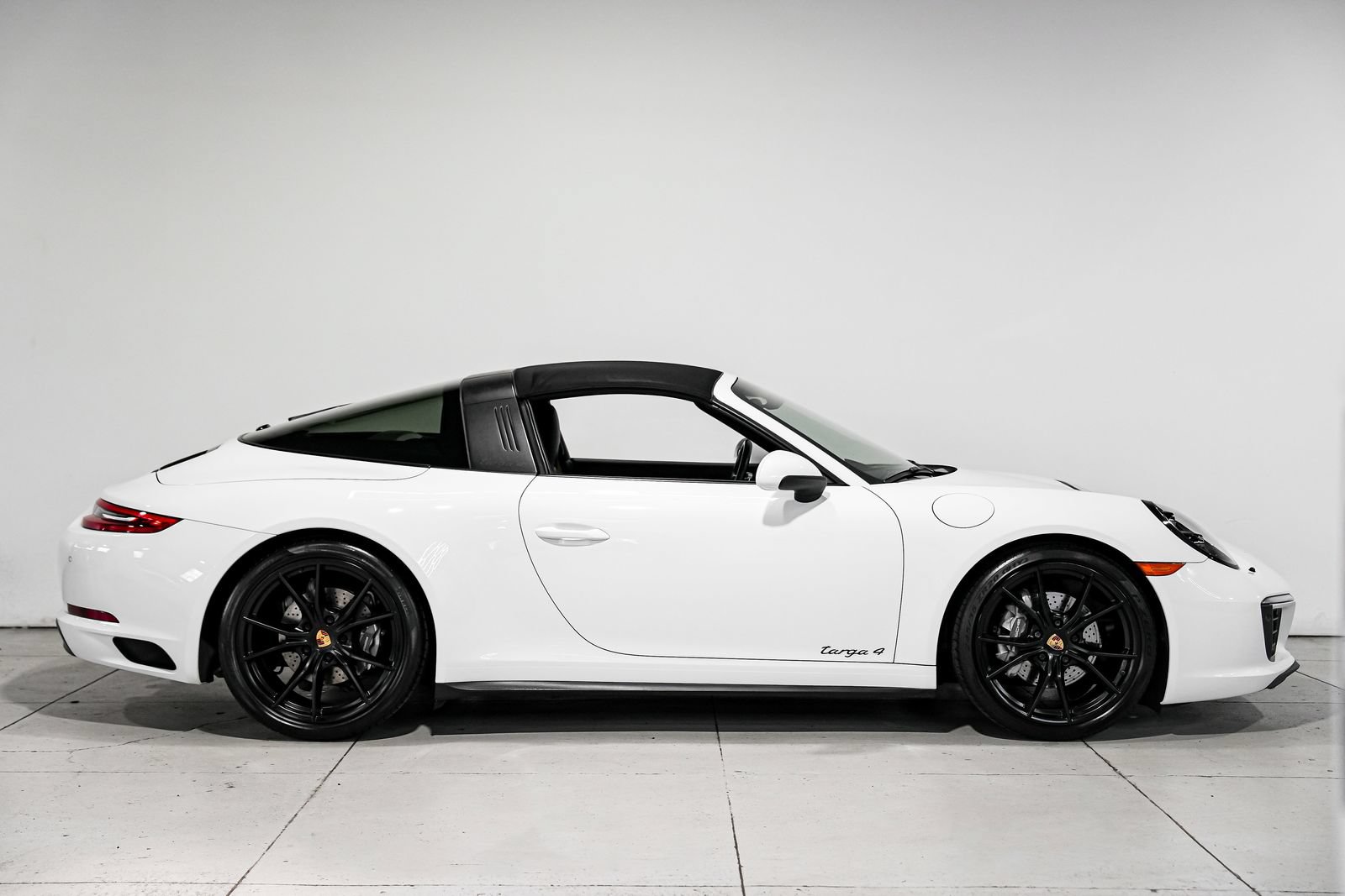 Used 2017 Porsche 911 Targa 4 AWD/4WD image 3