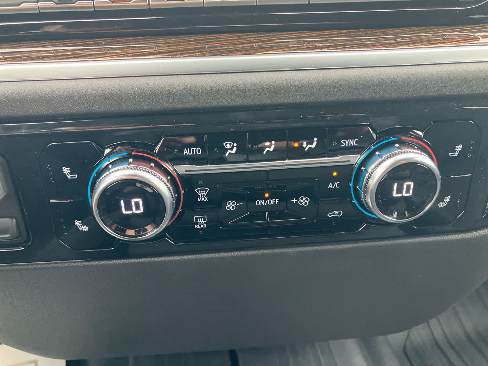 New 2026 GMC Sierra 1500 SLE w/ X31 Off-Road Package AWD/4WD image 30