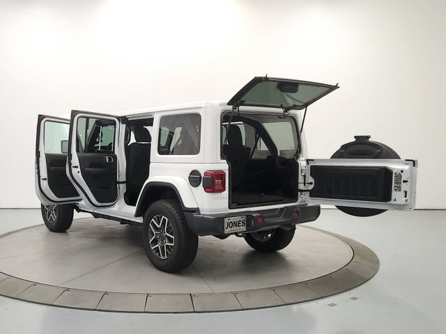 Used 2025 Jeep Wrangler Unlimited Sahara AWD/4WD image 13