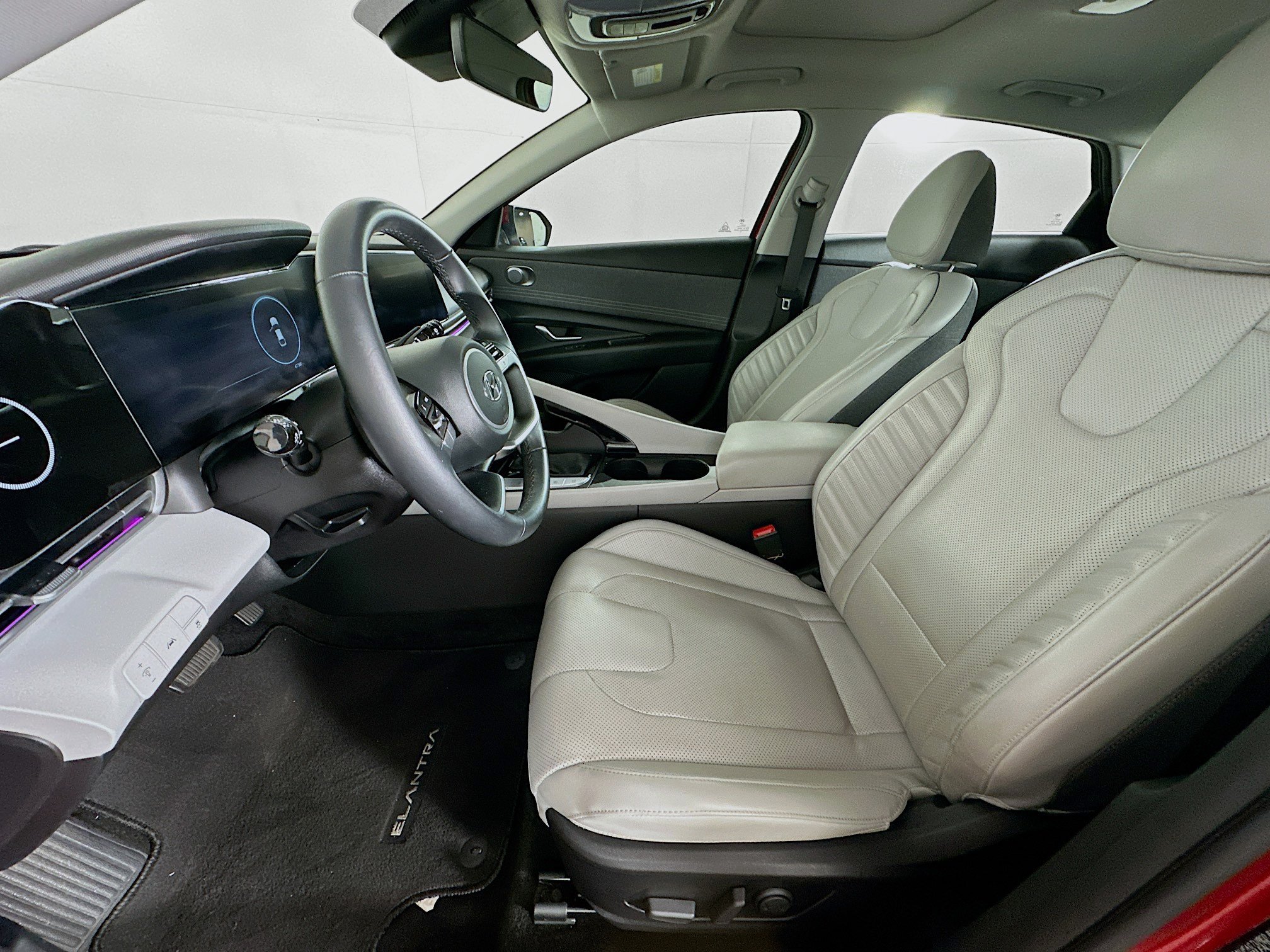 Used 2022 Hyundai Elantra Limited FWD image 13