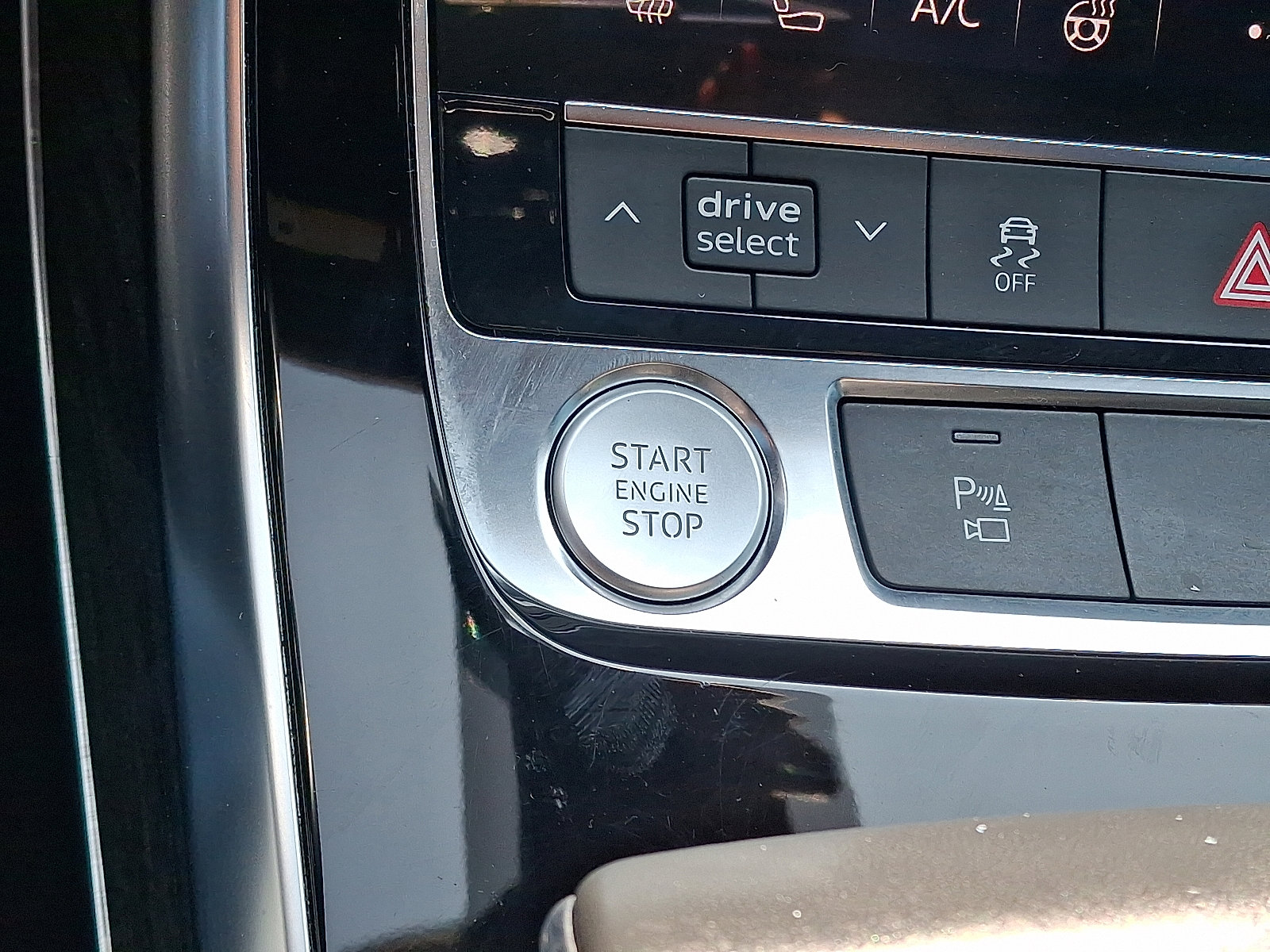 Used 2019 Audi Q8 Premium Plus w/ Premium Plus image 23