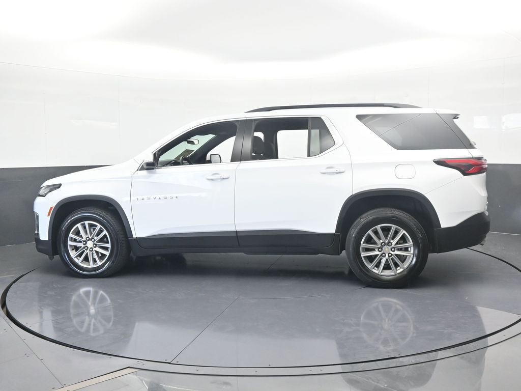 Used 2023 Chevrolet Traverse LT image 3