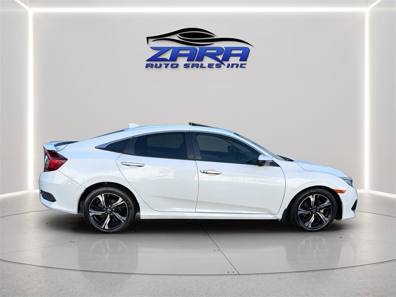Used 2018 Honda Civic Touring image 8