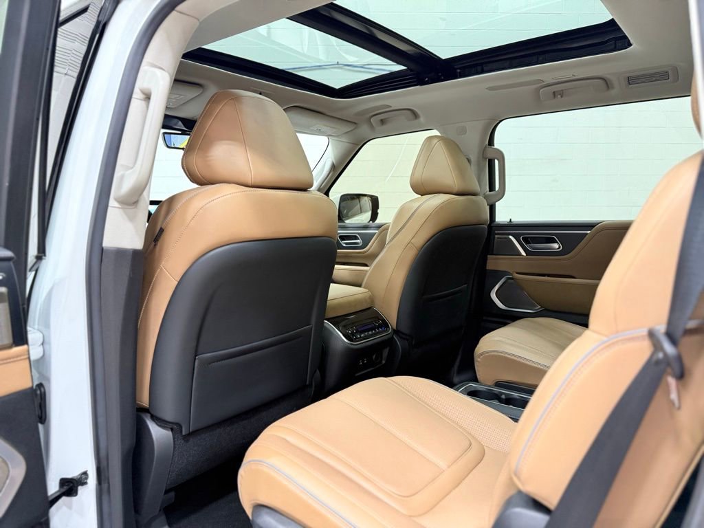 Used 2025 INFINITI QX80 Sensory image 38