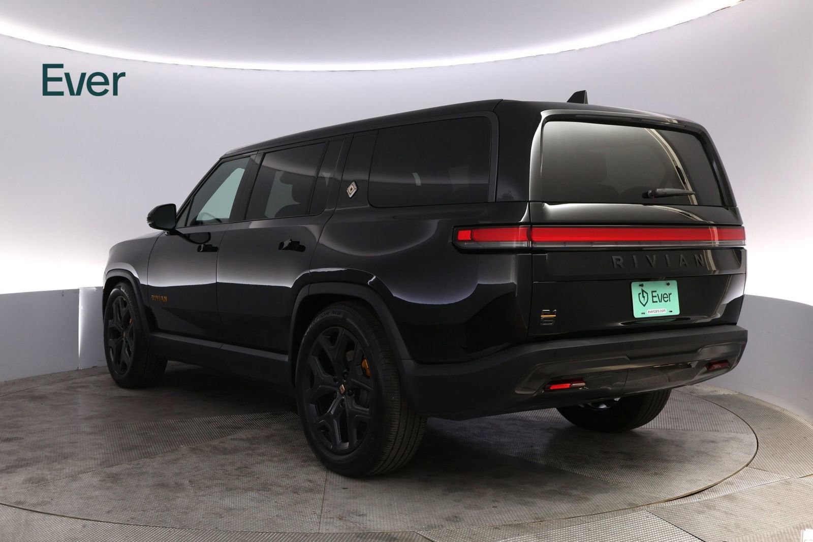 Used 2025 Rivian R1S Premium AWD/4WD image 17