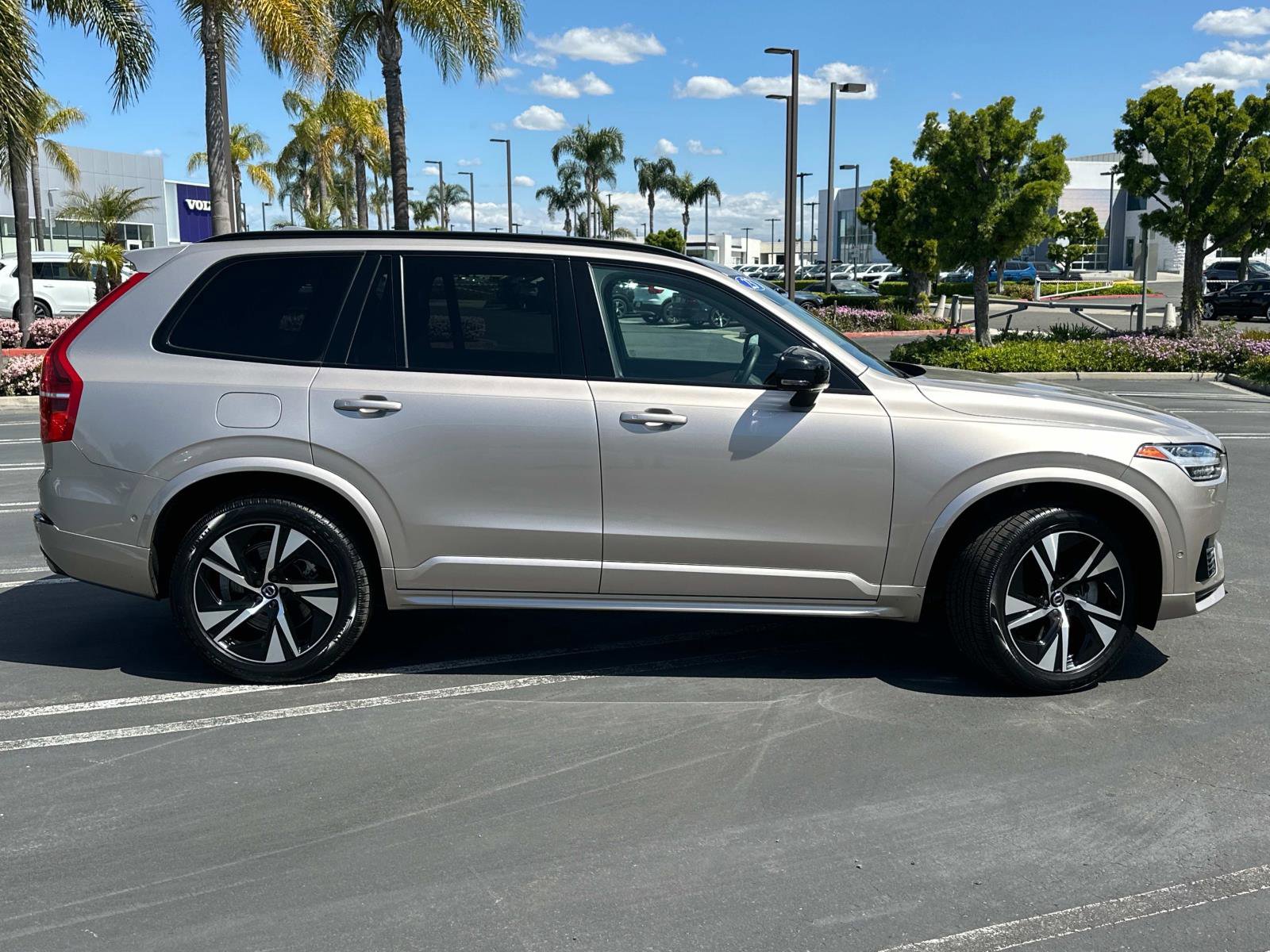 Certified 2023 Volvo XC90 T8 Plus image 3