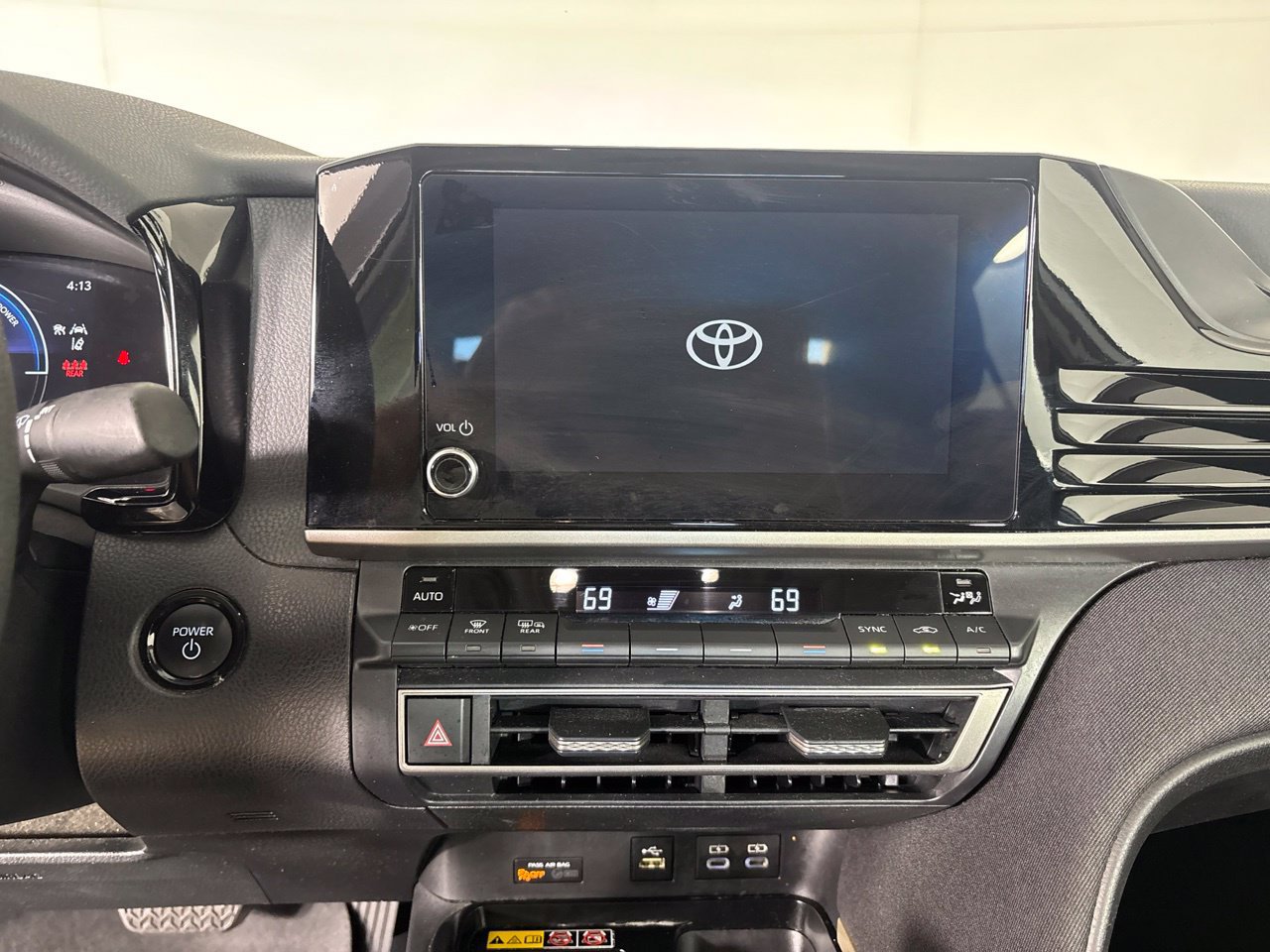 Used 2025 Toyota Camry LE FWD image 17