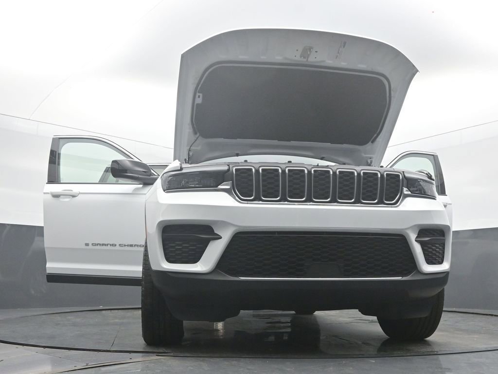 Used 2024 Jeep Grand Cherokee Laredo w/ Luxury Tech Group I image 56