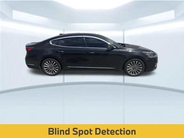 Used 2017 Kia Cadenza Premium w/ Luxury Package FWD image 5