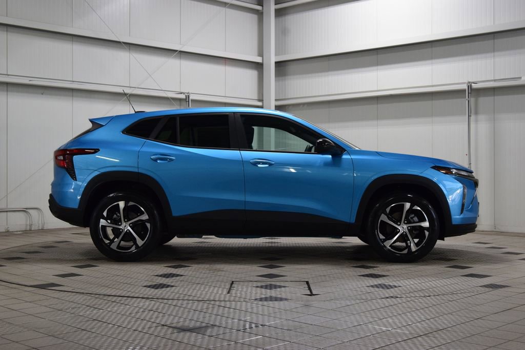 New 2026 Chevrolet Trax RS w/ Sunroof Package FWD image 9