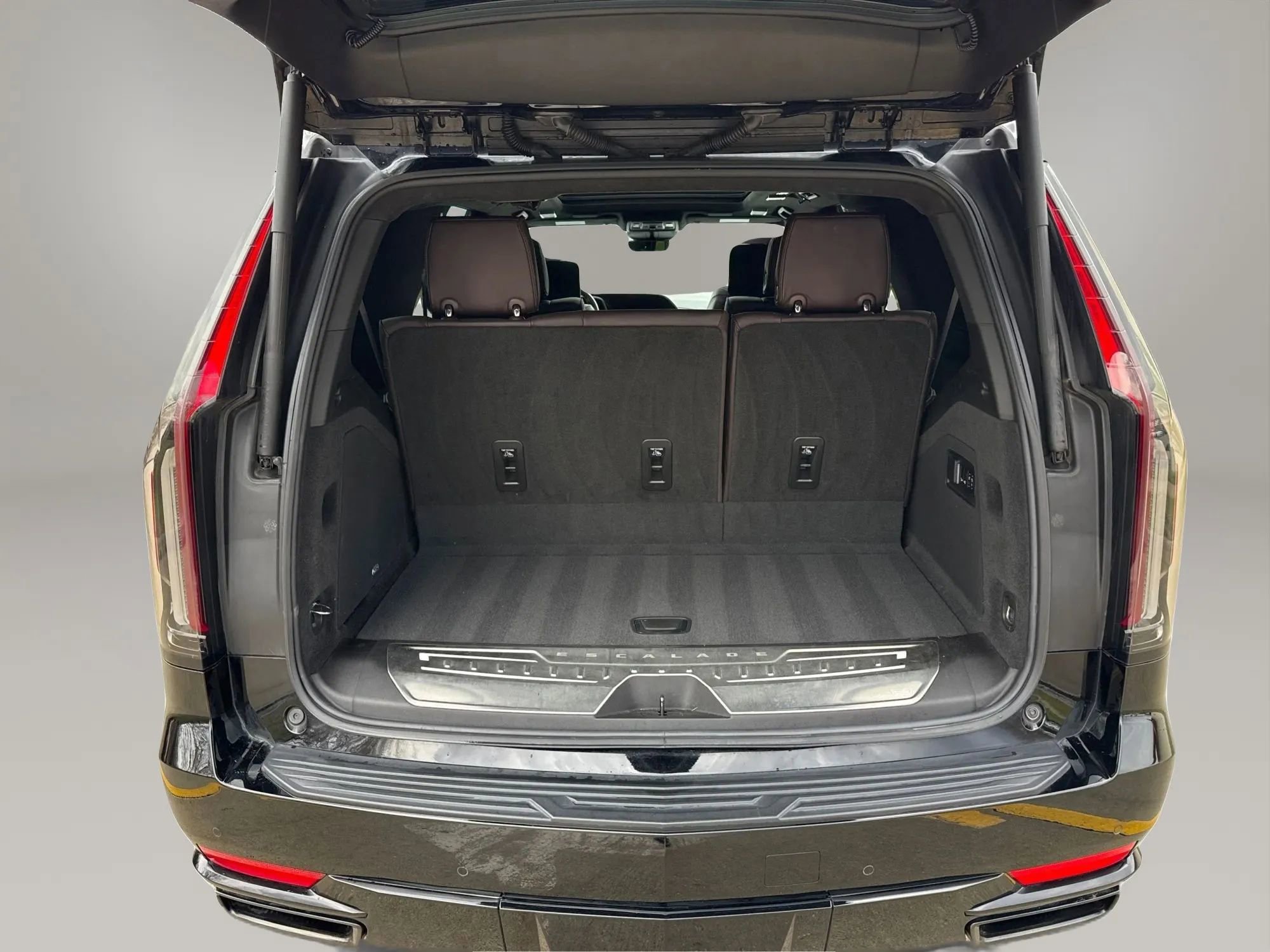 Used 2022 Cadillac Escalade Sport Platinum w/ LPO, ONYX Package image 11