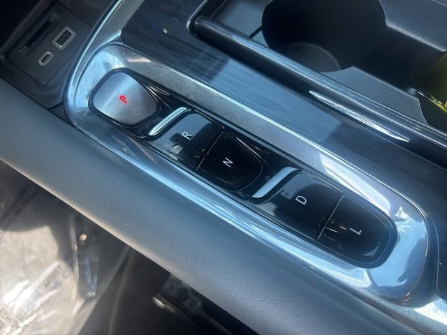 Used 2023 Buick Enclave Essence image 6