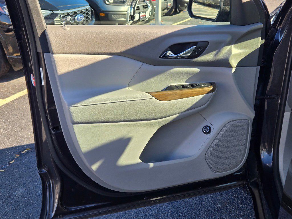 Used 2017 GMC Acadia SLE image 20