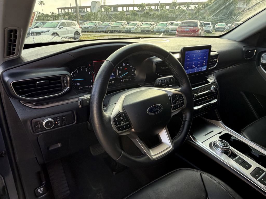 Used 2021 Ford Explorer Limited w/ Equipment Group 301A RWD image 17