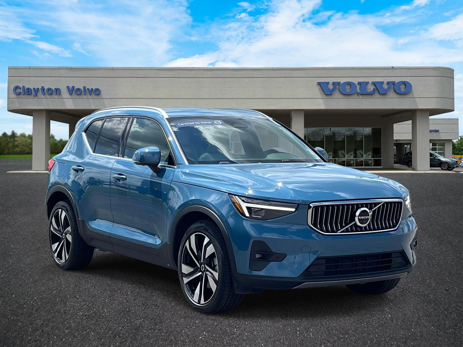 Certified 2024 Volvo XC40 B5 Plus w/ Protection Package Premier