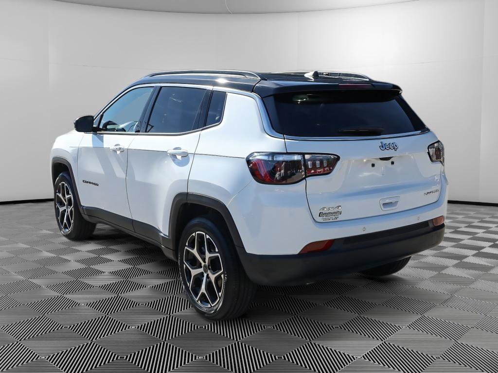 Used 2025 Jeep Compass Limited w/ Sun & Sound Group AWD/4WD image 5