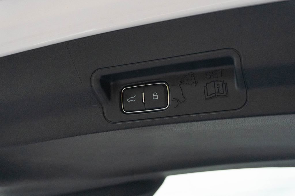 Used 2025 Ford Explorer Active w/ Active Comfort Package RWD image 16