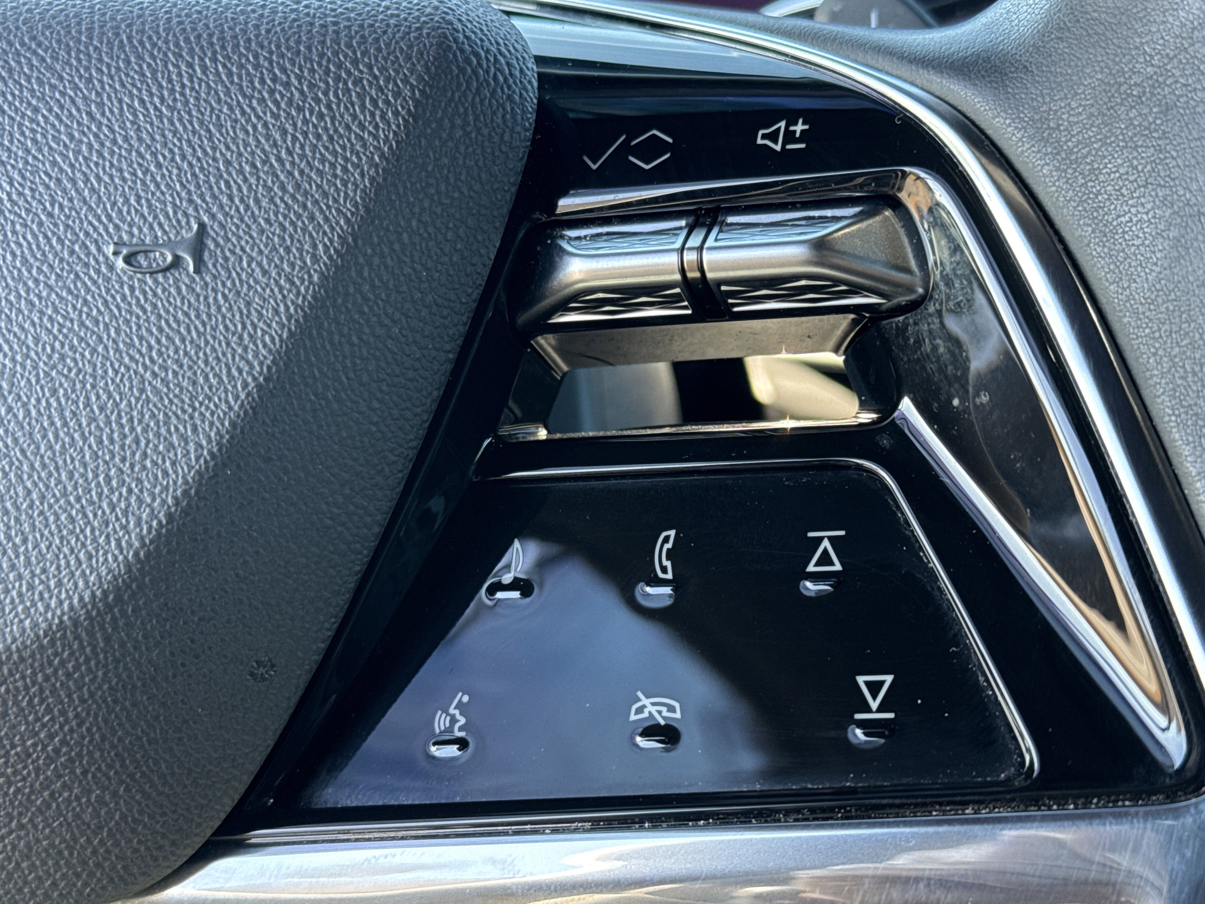 Used 2025 Cadillac Escalade Premium Luxury w/ Touring Package image 22