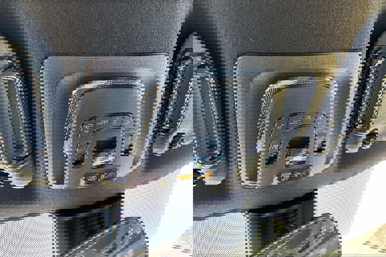 Used 2025 Toyota Corolla SE w/ SE Premium Package image 31