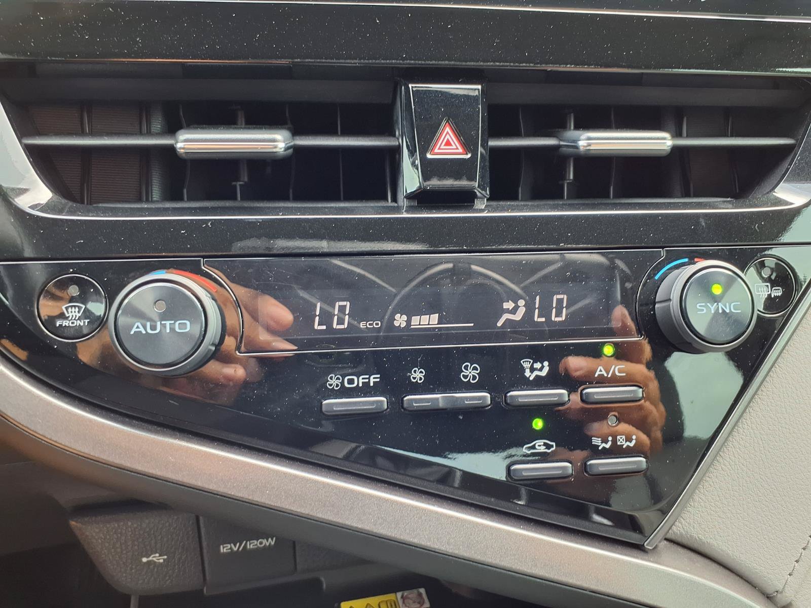 Used 2023 Toyota Camry XLE FWD image 9