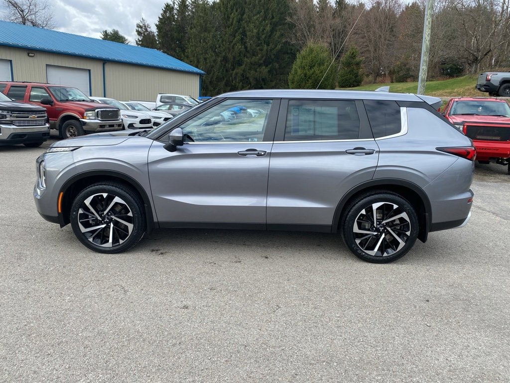 Used 2023 Mitsubishi Outlander SE image 6