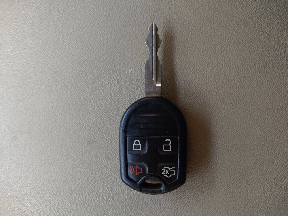 Used 2015 Ford Taurus SE FWD image 32