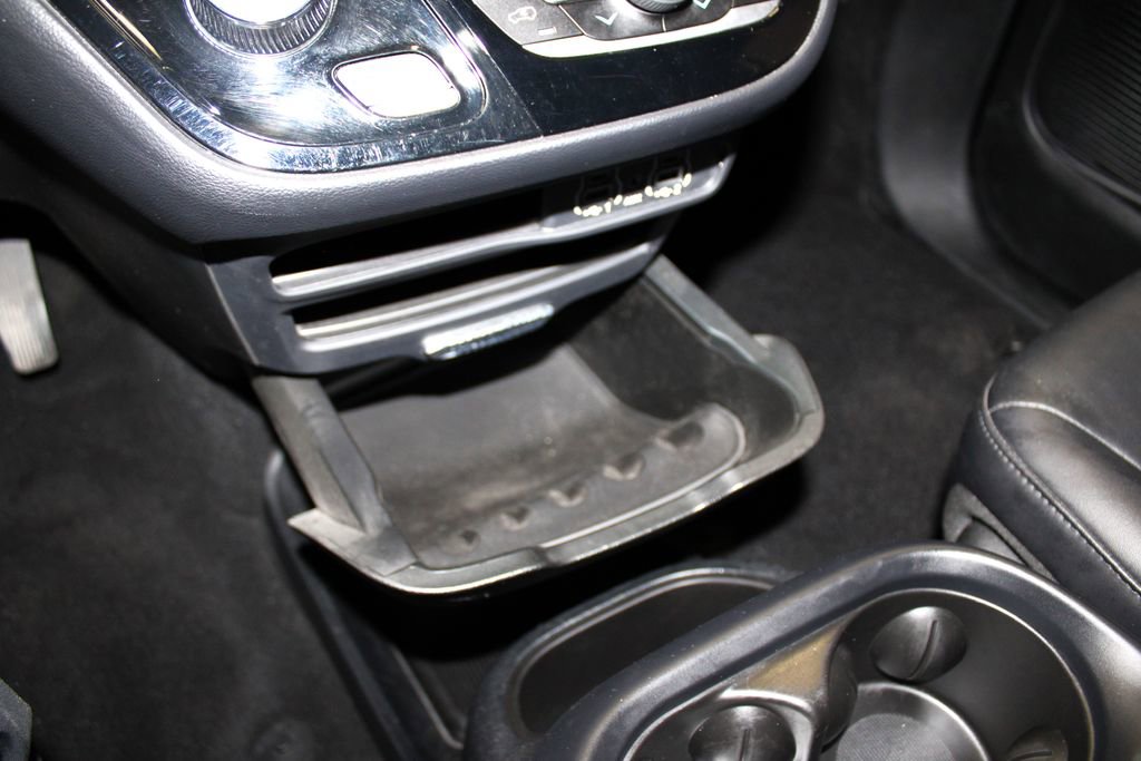 Used 2025 Chrysler Pacifica Select image 20