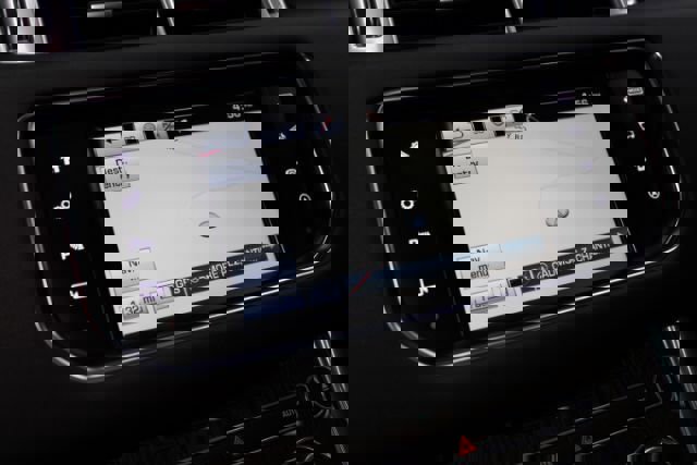 Used 2016 Land Rover Range Rover Sport SE image 16