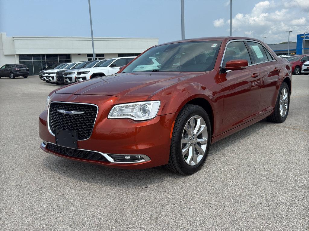 Used 2021 Chrysler 300 Touring L AWD/4WD image 2