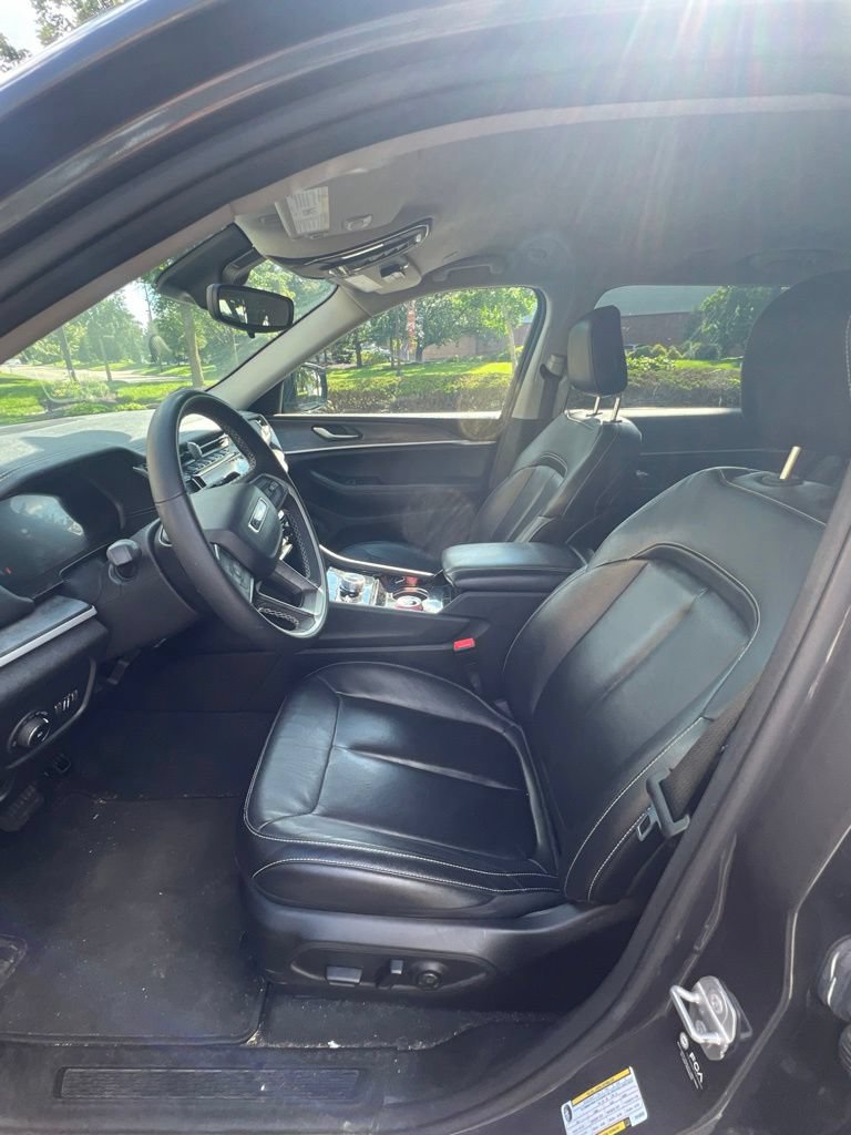 Used 2023 Jeep Grand Cherokee L Limited w/ Black Appearance Package AWD/4WD image 12
