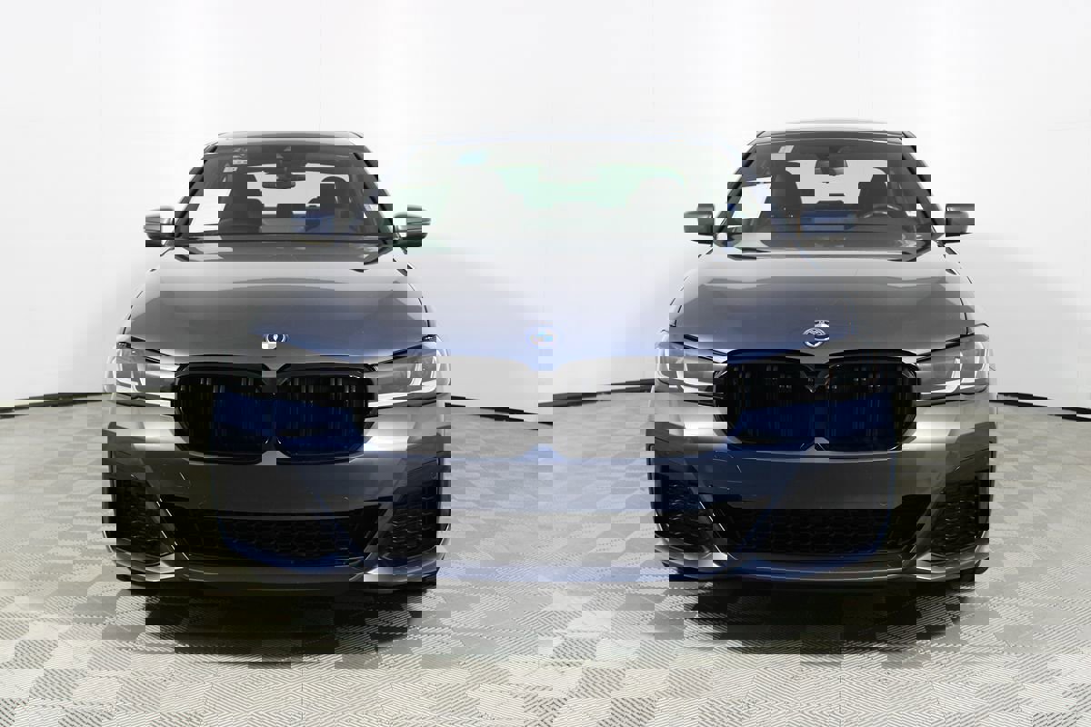 Used 2023 BMW 530e w/ M Sport Package image 2