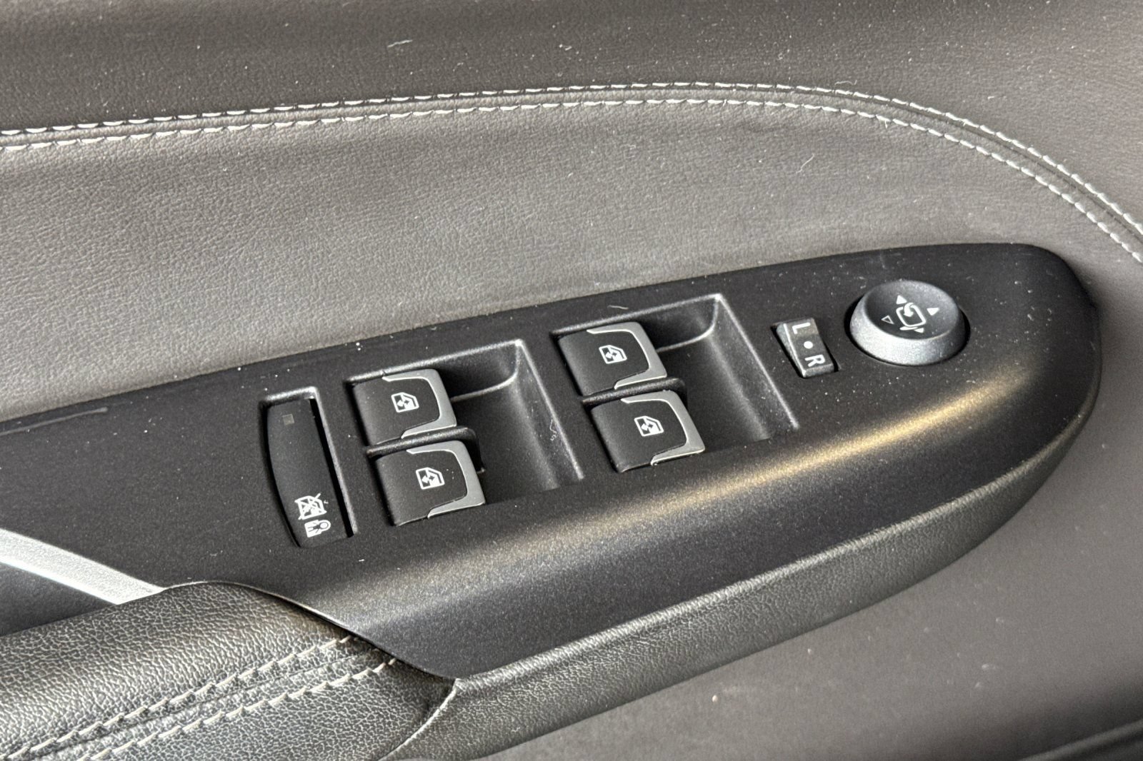 Used 2016 Cadillac SRX Premium AWD/4WD image 11
