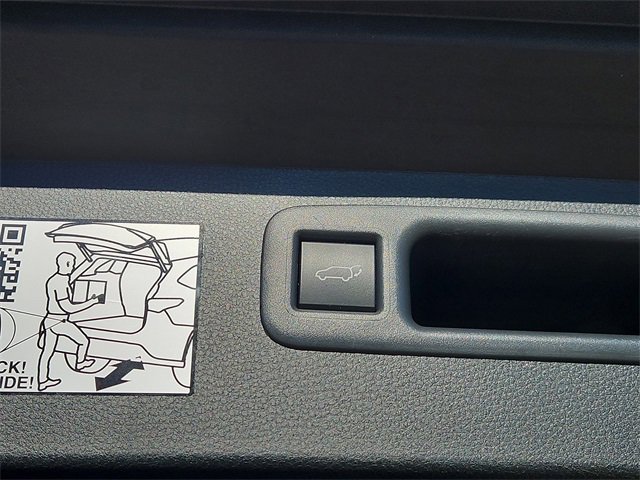 Used 2024 Toyota Highlander XLE image 8