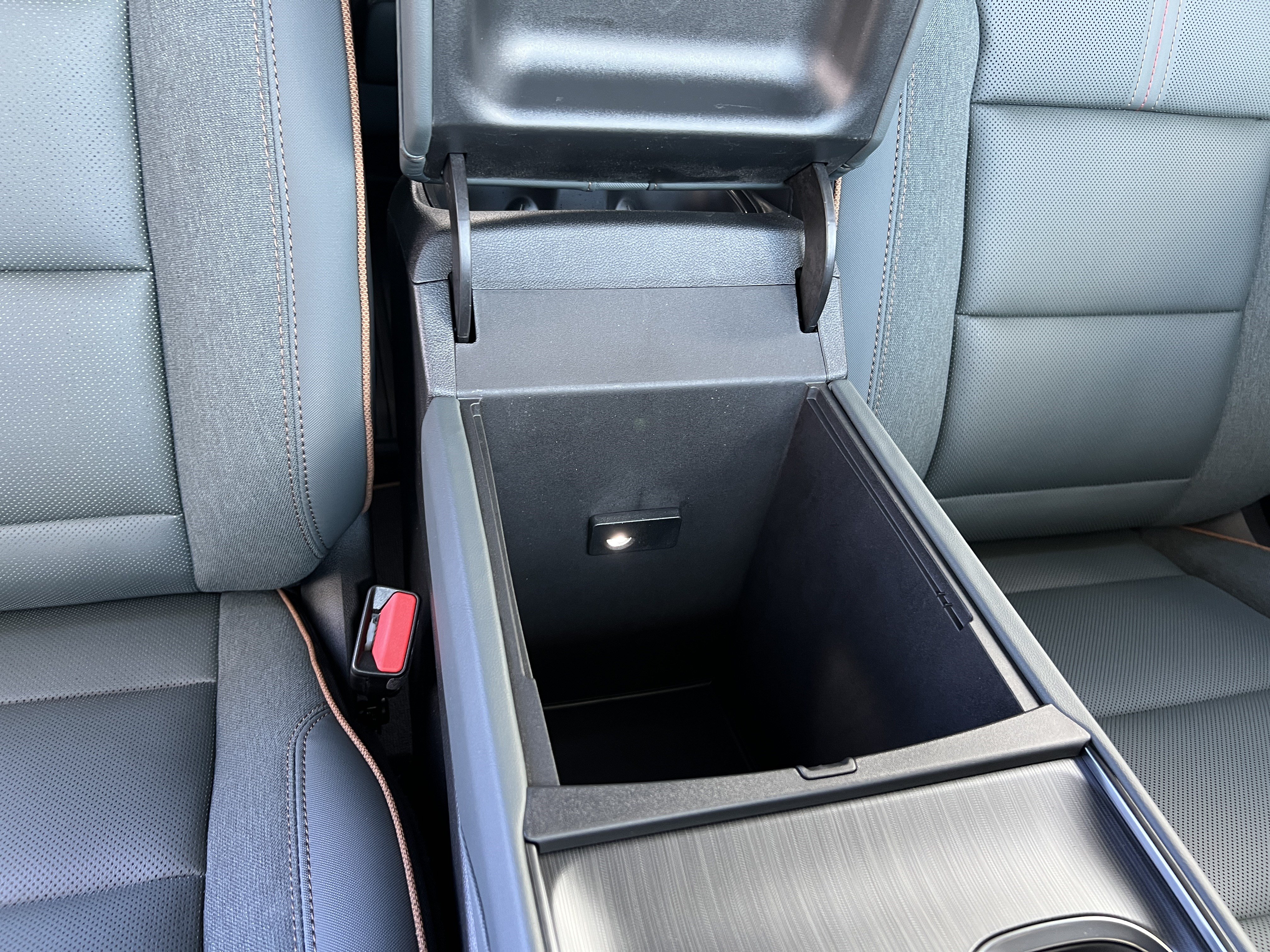 New 2026 GMC Acadia AT4 w/ Luxury Package AWD/4WD image 29