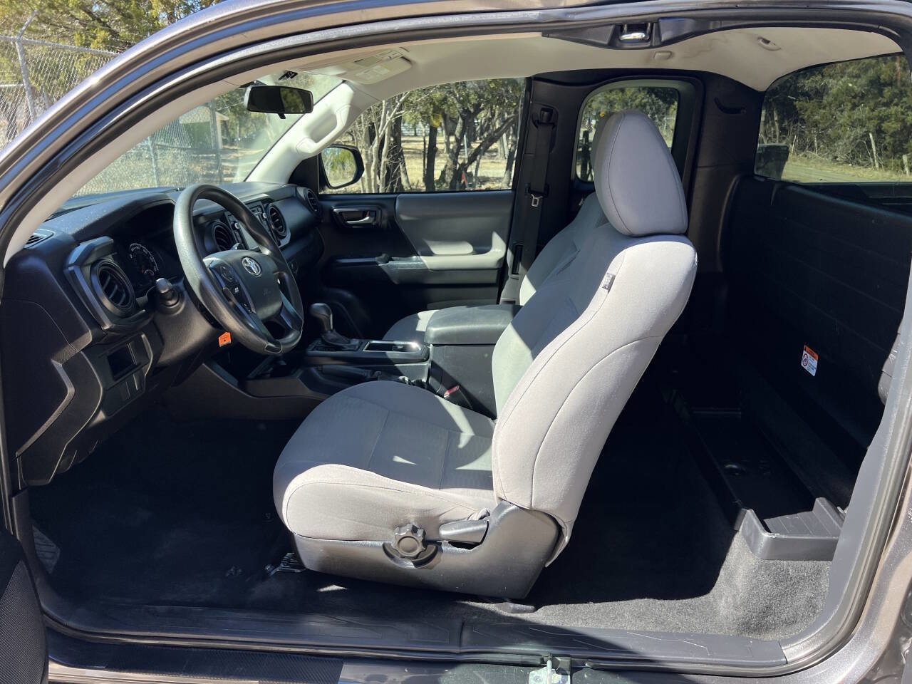 Used 2017 Toyota Tacoma SR image 16