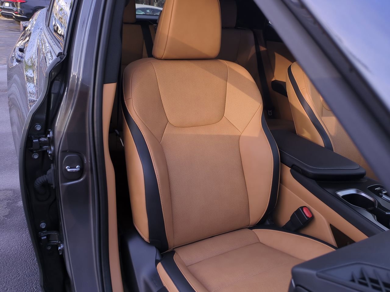 Used 2024 Lexus RZ 300e Premium image 33