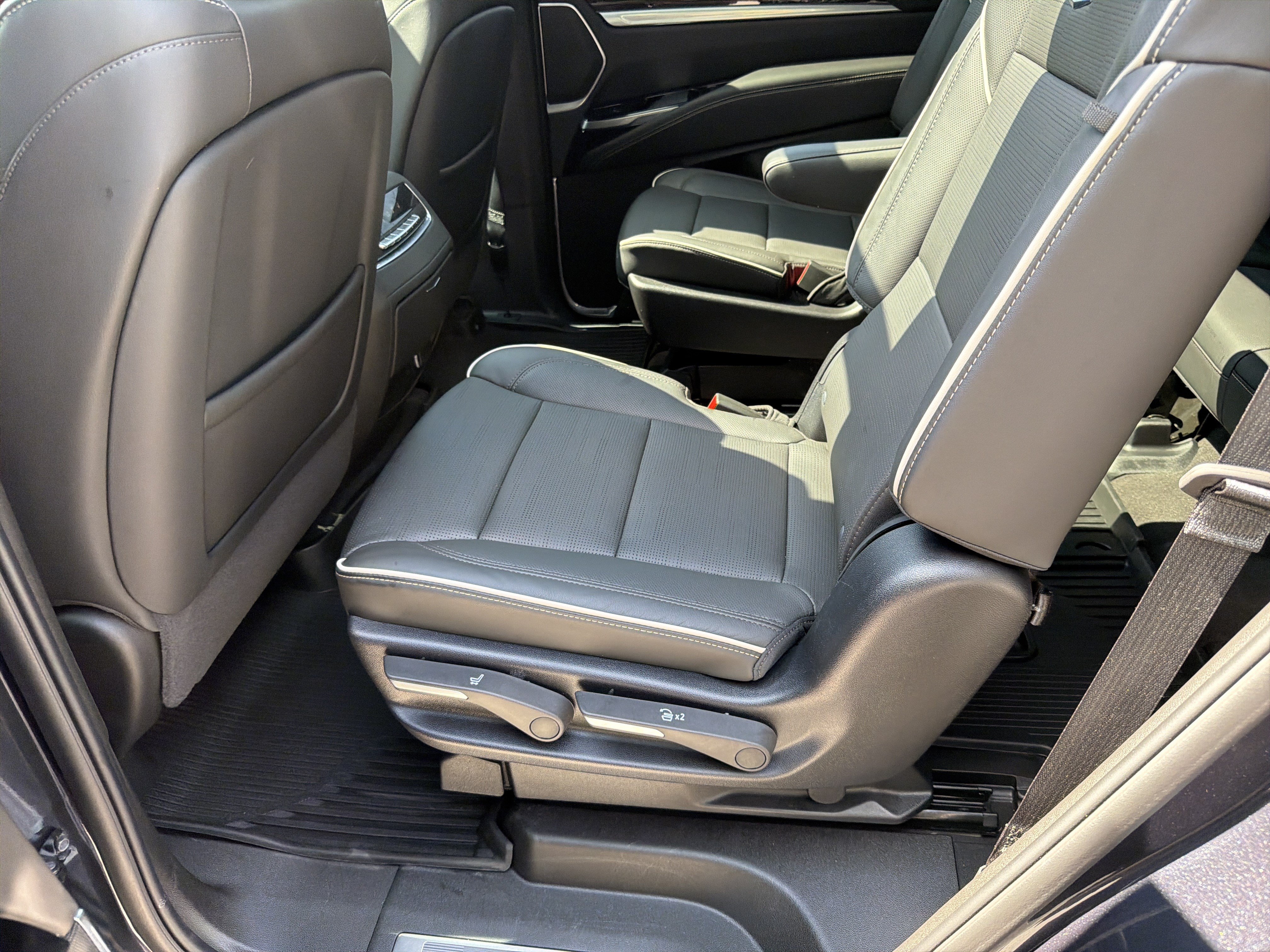 Used 2025 Cadillac Escalade Premium Luxury w/ Touring Package AWD/4WD image 22