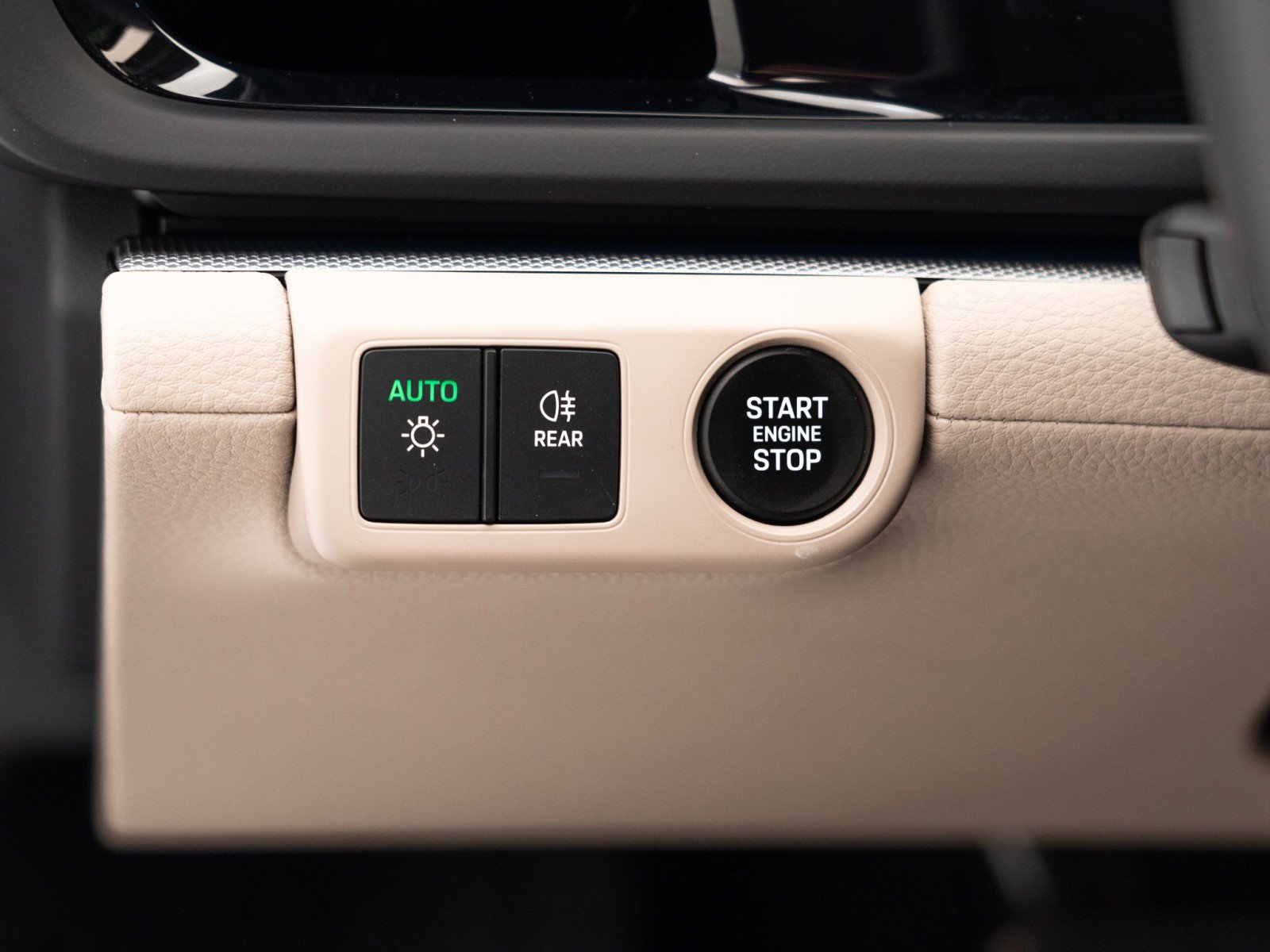 Used 2025 Porsche Panamera 4 image 32