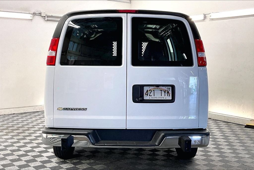 Used 2025 Chevrolet Express 2500 w/ Driver Convenience Package RWD image 3