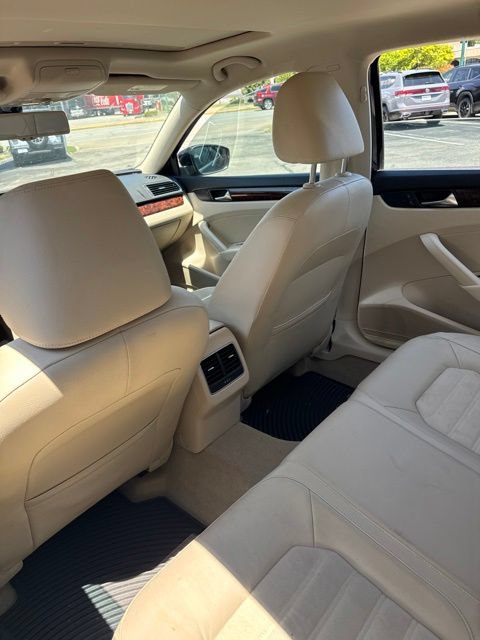 Used 2013 Volkswagen Passat TDI SEL Premium FWD image 22