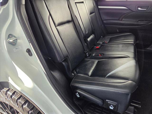 Used 2019 Toyota Highlander XLE image 19