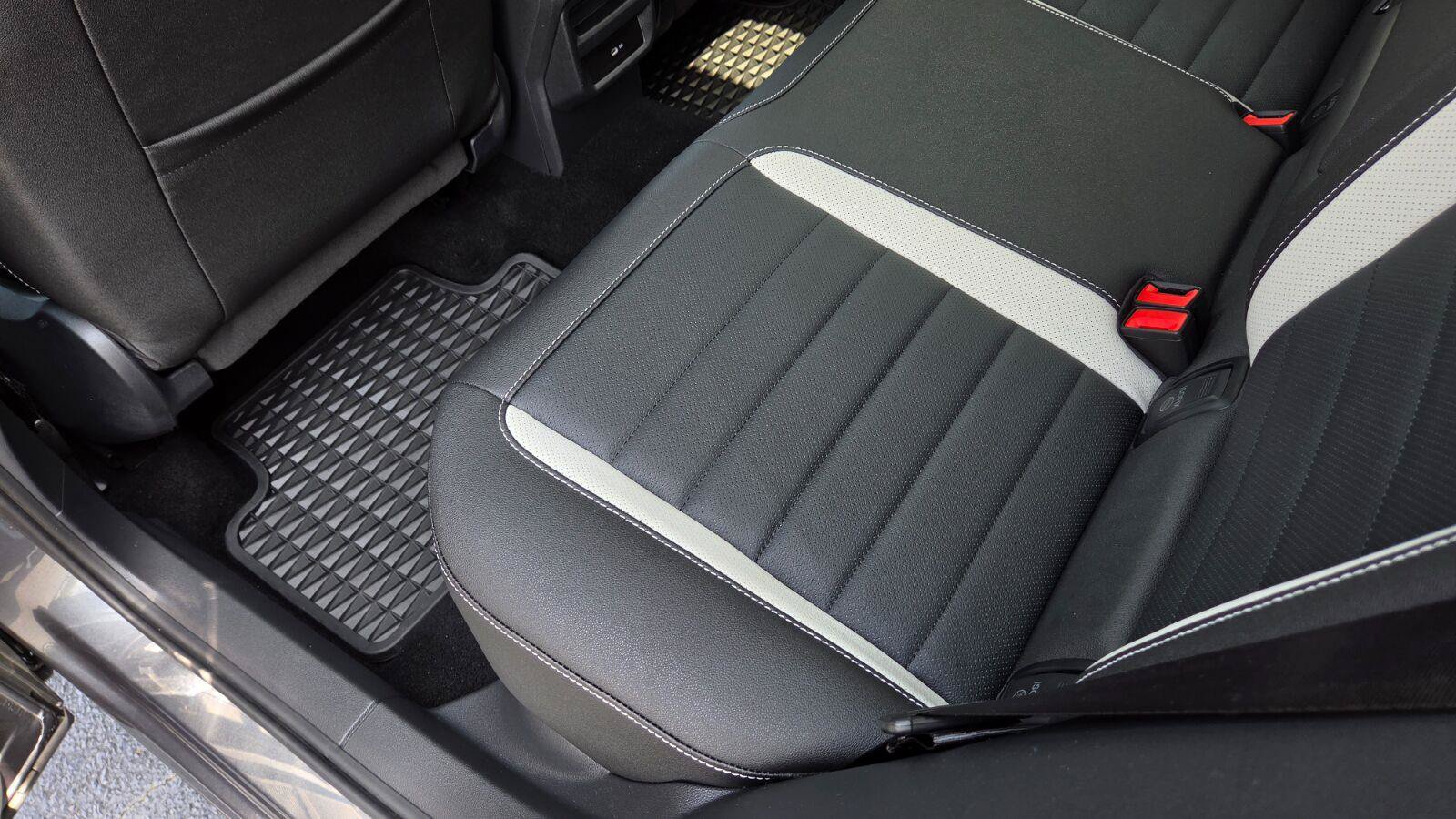 Certified 2025 Volkswagen Taos SEL AWD/4WD image 46