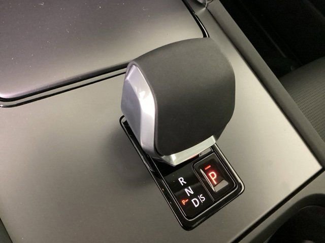 Used 2025 Land Rover Discovery Sport S image 16