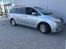 Used 2015 Toyota Sienna XLE FWD image 1