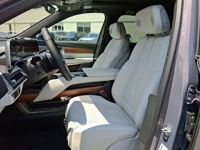 New 2026 Cadillac Vistiq Luxury w/ LPO, Floor Liner Package AWD/4WD image 8